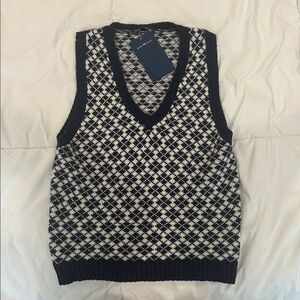 Brandy Melville Navy and White V-Neck Patterned Knit Vest